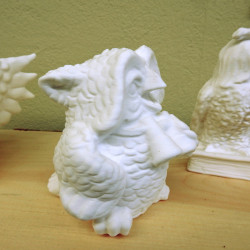 Eule mit Fernglas – Neugierige Entdeckerin