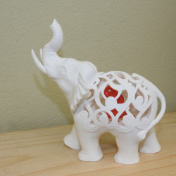 Dekorativer Elefant mit filigranem Muster