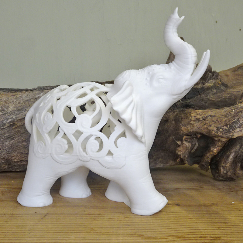 Dekorativer Elefant mit filigranem Muster